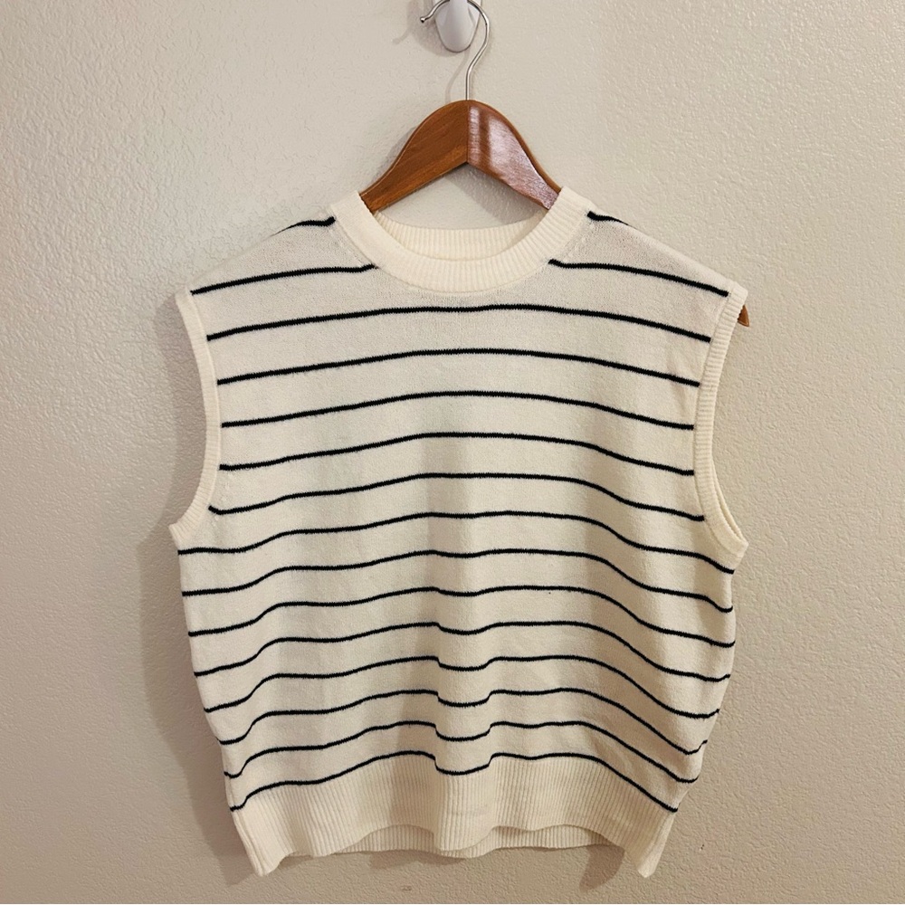 Universal Thread Black and White Striped Vest